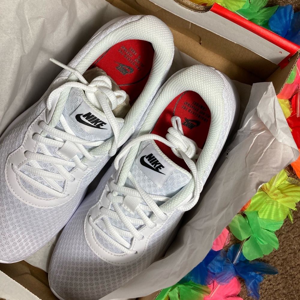 White Nike Tanjun women shoes